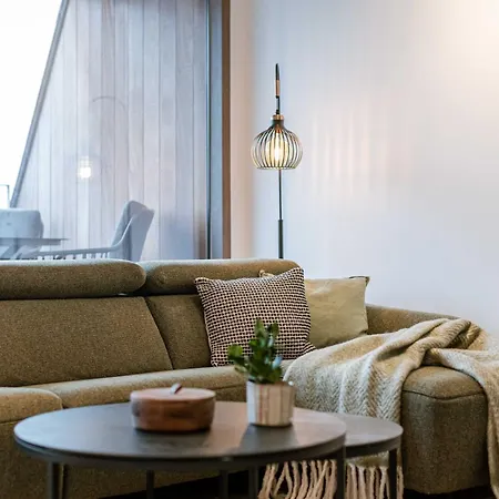 Huswell - Cozy In With Terrace & Pool アパート *